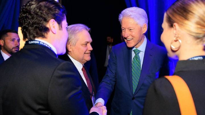 Samuel García se reúne con Hillary y Bill Clinton durante su gira por Estados Unidos