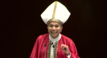 Diputada se viste del papa y da discurso contra la homofobia... y el PAN la desaira (VIDEO)