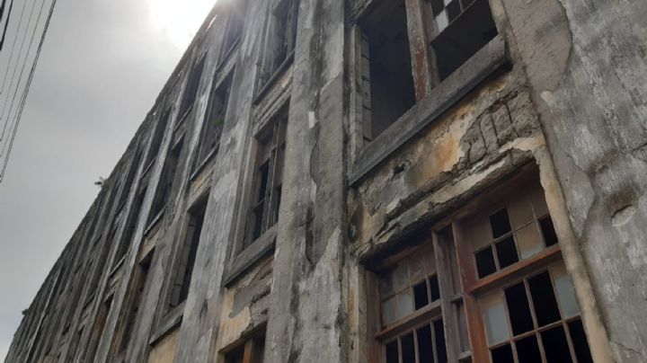 Caen pedazos de concreto del Antiguo Hospital Civil de Tampico