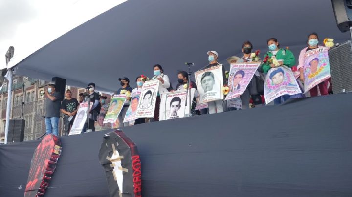 Ocho años de Ayotzinapa: Padres reprochan a AMLO: 'se le acaba el tiempo y no hay verdad'