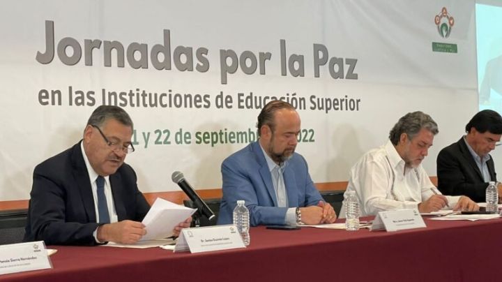 Presenta Rector de la UANL libro sobre la paz a través de la educación