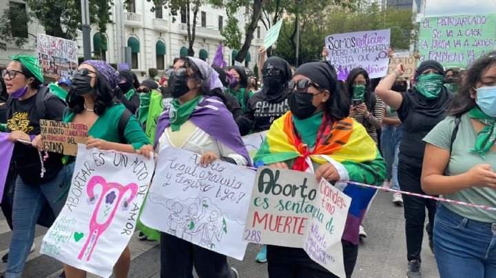 Marchas hoy por el 28S: Entre vallas y policías, cientos de mujeres exigen aborto legal