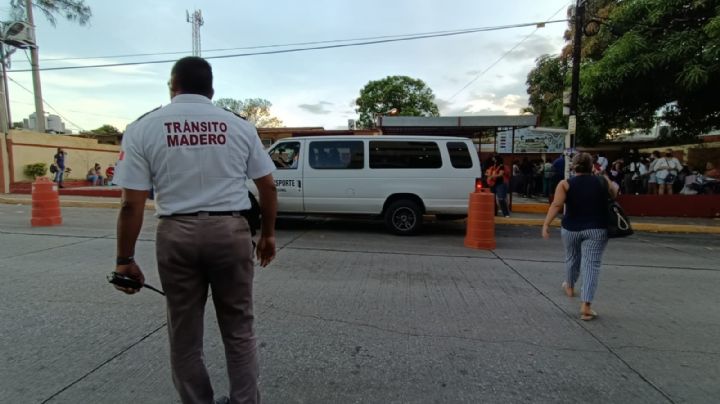 ¡Hay que tener cultura vial! Tránsitos piden NO hacer dobles filas en las escuelas