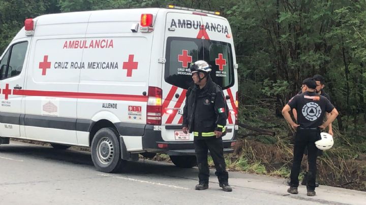 Lluvias en NL: muere familia al ser arrastrada camioneta por la corriente