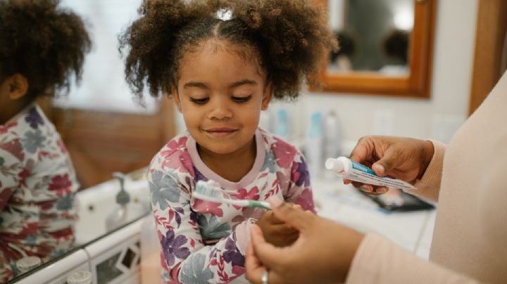 Pastas de dientes para niños: Profeco 'da tache' a estas marcas por ser dañinas