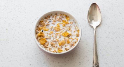 ¡Cuidado! No debes comer más de esta porción de cereal... es riesgoso para tu salud