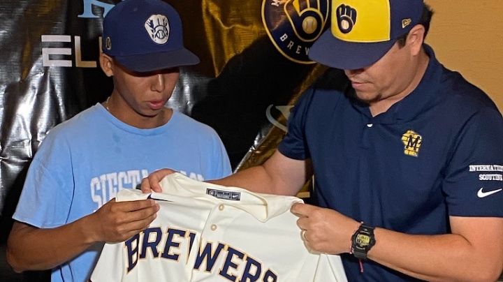 Beisbolista veracruzano se suma a las 'grandes ligas' con los Cerveceros de Milwaukee