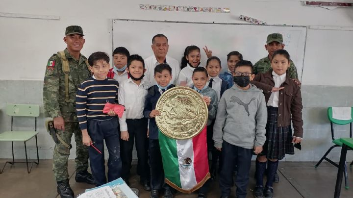 Soldados del Ejército Mexicano visitan escuelas para fomentar valores cívicos en Boca del Río