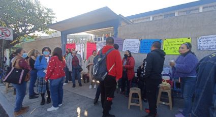 (VIDEO) Maestros toman plantel en Orizaba, piden la remoción de una docente por maltrato al personal