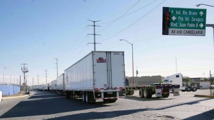 Buscan agilizar los cruces para transportistas en la frontera en el Paso, Texas