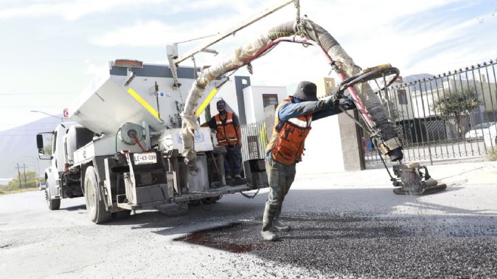 Buscan reparar más baches en 2023 en Escobedo NL