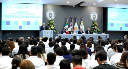 UANL reconoce a familias del programa "Vidas que dejan huella"