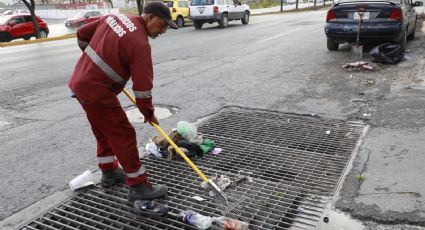 Lluvias en NL: retiran basura de alcantarillado en Escobedo