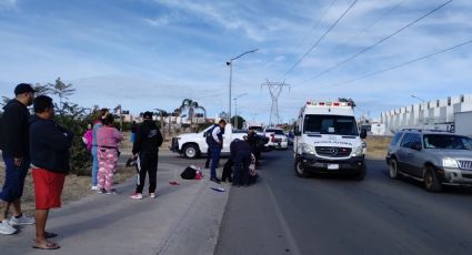 Motociclista atropella a padre e hija en bulevar Peña Flor; ambos se encuentran graves