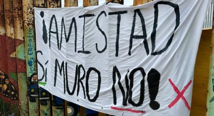 Activistas americanos se encadenan al muro fronterizo; con lonas piden detener nueva barda