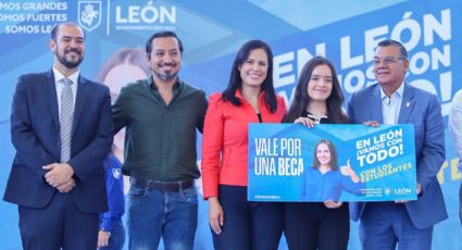 Entrega municipio de León casi 10 mil becas a estudiantes de nivel básico