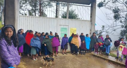 Niños sin clases y maestros sin trabajo: padres de familia toman instalaciones escolares en Veracruz