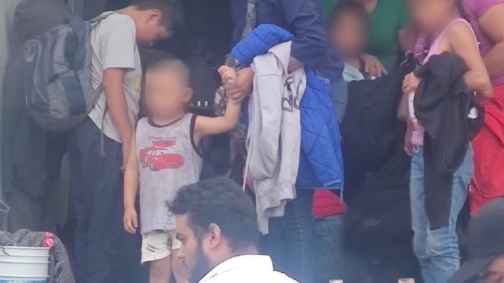 Abandonan a 215 migrantes centroamericanos en la caja de un tráiler en Veracruz