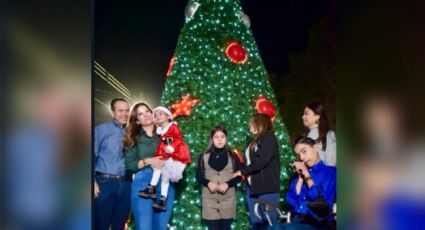 Encabeza Toño Astiazarán encendido de árbol de Navidad en poblado Miguel Alemán