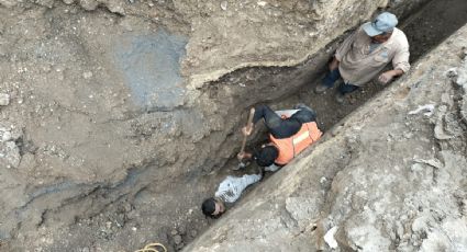 Termina sepultado en zanja y es rescatado con vida en Escobedo NL