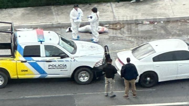 Arrojan cuerpo 'emplayado' en avenida principal de Monterrey