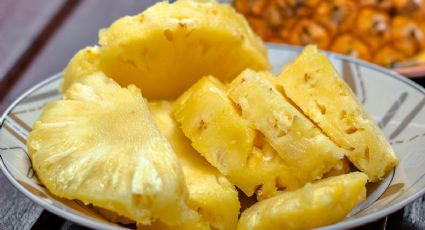 ¿Tú lo haces? Conoce si es bueno o malo comer piña por las noches