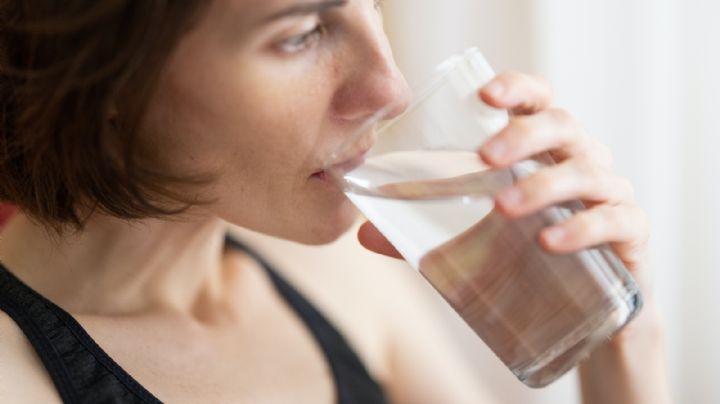 ¿Puedo engordar si tomo agua entre comidas? Quedarás con la boca abierta