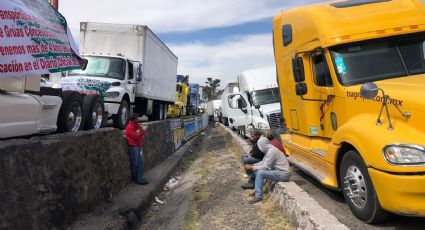 Transportistas se manifiestan en la México-Querétaro para oficializar el reglamento de grúas