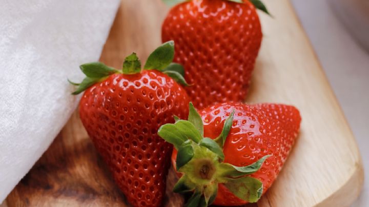 ¿Tú lo haces? Descubre si es malo comer fresas antes de dormir