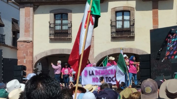 Marcha pacífica con mensaje contundente: "El INE y la democracia no se tocan"