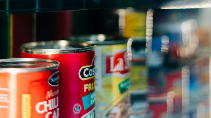 ¿Por qué debemos desinfectar las latas de comida antes de abrirlas? Esta es la razón