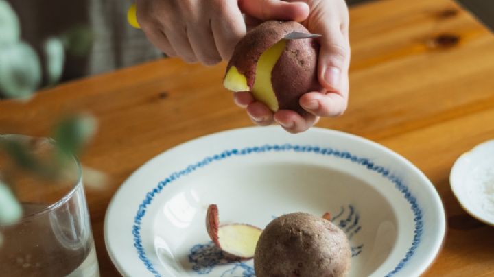 ¿Magia? Descubre si es verdad que las cáscaras de papas pueden eliminar las canas