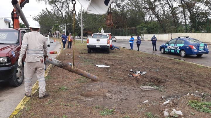 (VIDEO) Conductor pierde control de su camioneta y provoca accidente vehicular; no hay lesionados