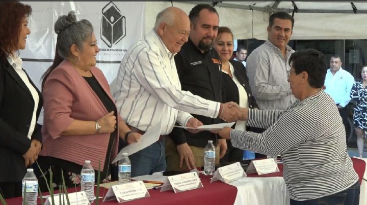 Tras conflicto magisterial entregan plazas a docentes de BCS