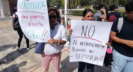 Estudiantes y docentes se manifiestan por cierre de carreras en la Universidad de Quintana Roo