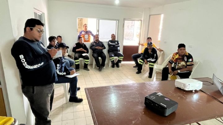 Bomberos de La Antigua se capacitan en temas prehospitalarios con personal médico