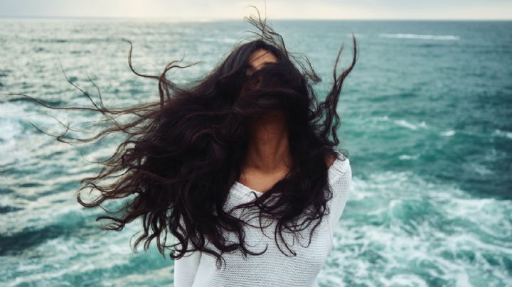 Los mejores protectores de calor para cuidar tu cabello estas vacaciones, según expertos