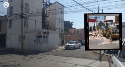 (VIDEO) 'Triunfó el bien': Demuelen casa en Puebla que invadió la banqueta