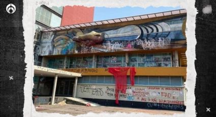 Protesta en la UNAM:  (VIDEO) Encapuchados vandalizan mural de Siqueiros y agreden a trabajador