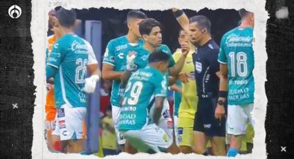 ¡Insólito! (VIDEO) Árbitro le pega a jugador en partido entre América y León