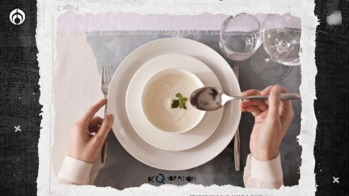 ¡No lo cometas! El grave error de etiqueta al comer sopa, según expertos