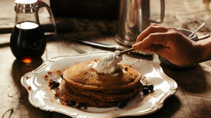 ¿Qué tan saludables son los hot cakes de avena? Checa si son tan sanos como dicen