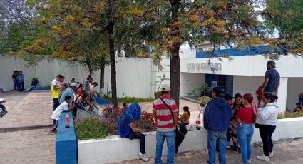 Se manifiestan vendedores y franeleros del Corregidora contra directiva de Gallos Blancos