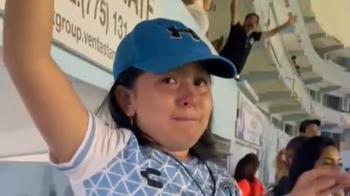 Niña aficionada de la 'Jaiba Brava' quiere cumplir su sueño de compartir cancha con jugadores