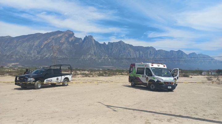 Localizan cuerpo maniatado en terreno baldío en García NL