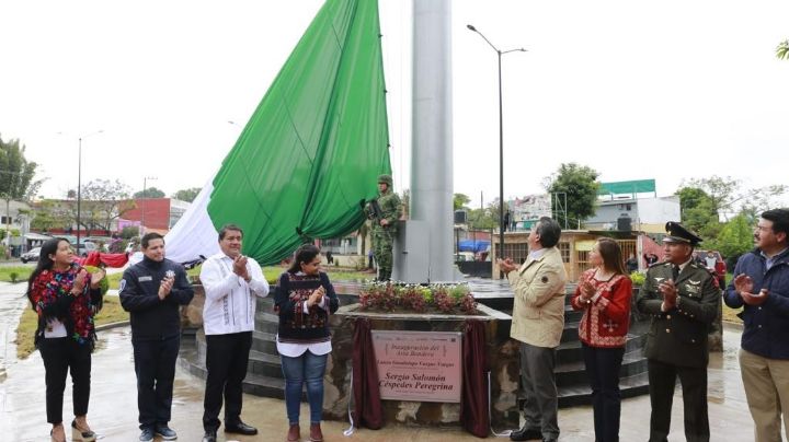 Sergio Salomón inaugura Asta Bandera Monumental y entrega patrullas en Xicotepec