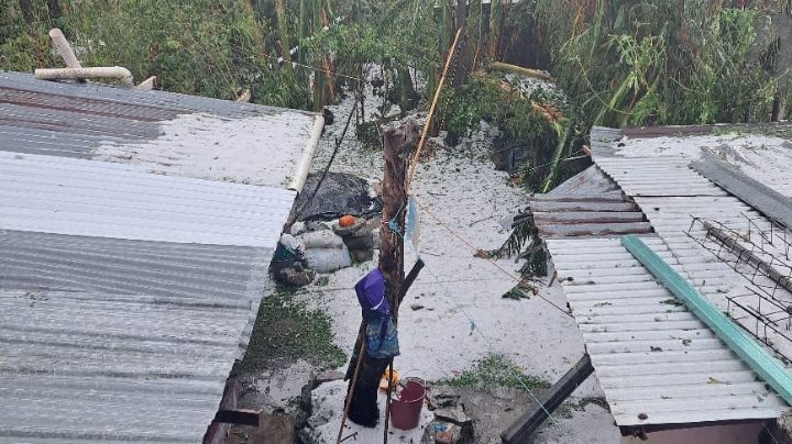 (VIDEO) Así se vivió la fuerte granizada en Altas Montañas; a una familia le cayó un techo encima