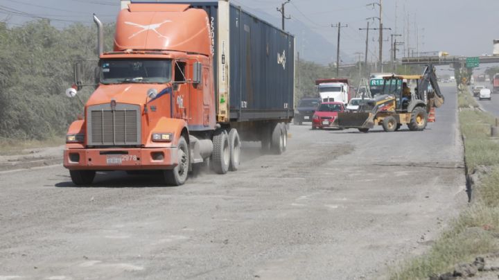 Realizan mantenimiento a vialidades en Escobedo NL