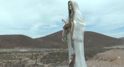 Milagro o mal augurio en La Paz: colocan altares de la Santa Muerte con flores, cigarros y joyas