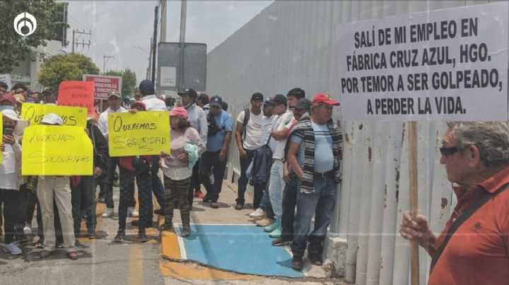 Manifestantes en Congreso de Hidalgo demandan "restablecer el Estado de Derecho en La Cruz Azul"